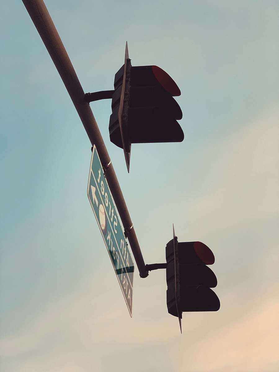light black traffic light 595 bryant st